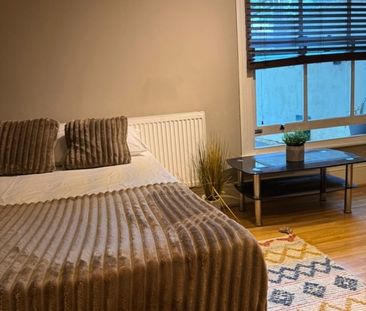 Studio Flat, Bedford Hill, SW12 - Photo 6