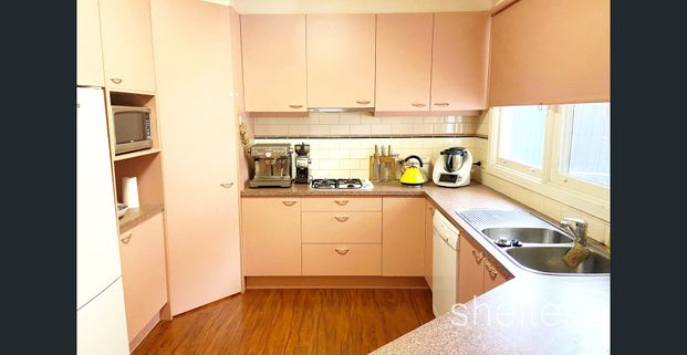 COMFORTABLE & SPACIOUS FAMILY HOME - Photo 1