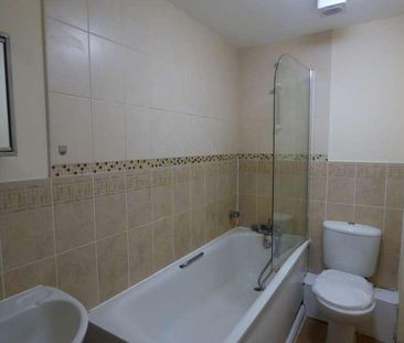 Beeston Court, Laindon, Basildon, SS15 - Photo 2