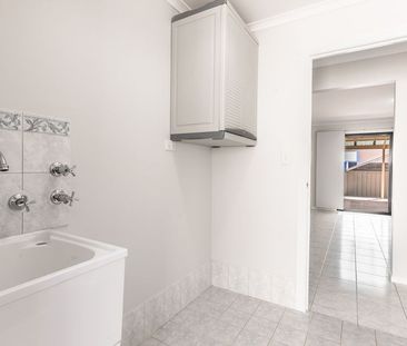 Spacious Family Home in a Prime Coastal Location - Photo 4