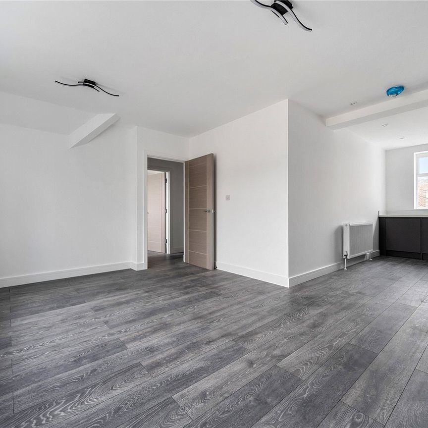 The Broadway, AL1, Hertfordshire - Photo 1