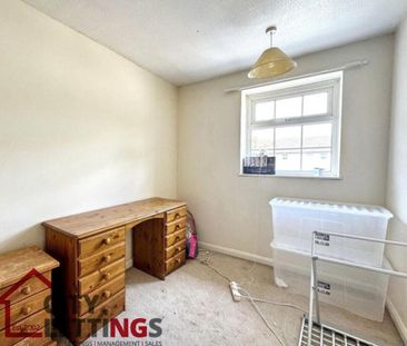 3 bedroom end of terrace house to rent - Photo 4