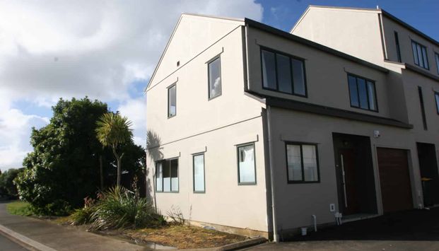 3 Bedrooms, New Lynn - Photo 1