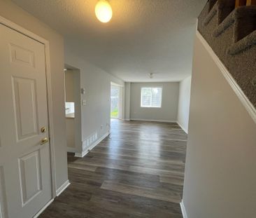 For Lease - 15 Coronation Parkway, Barrie, Ontario - Photo 1