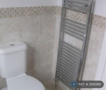 1 bedroom in a house share to rent - Photo 4