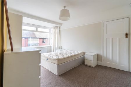 3 bed flat to rent in Whitefield Terrace, Heaton, NE6 - Photo 4