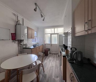 3 bedroom private hall to rent - Photo 3