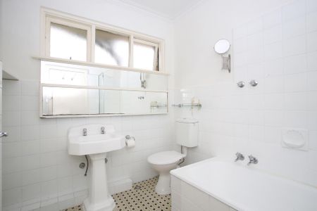 15/22A Acland Street, - Photo 4