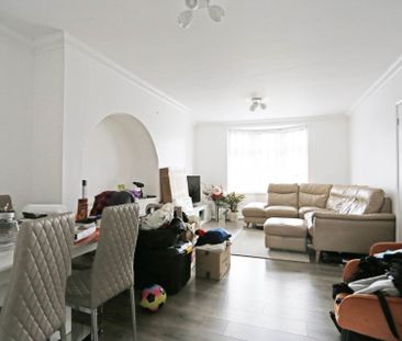 Price £2,100 pcm - Available 01/12/2025 - Part Furnished - Photo 2