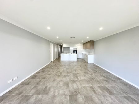 Contemporary Family Haven with Premium Finishes in Gilead - Photo 4