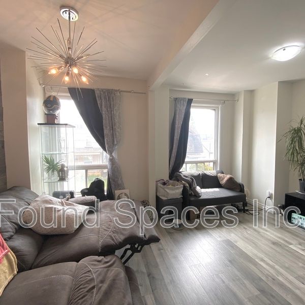$1,799 / 2 br / 1 ba / 1100 sqft 33 Harvey St unit 1 - Photo 1