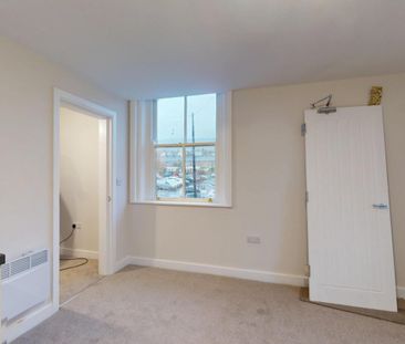 1 bedroom Flat To Let - Photo 2