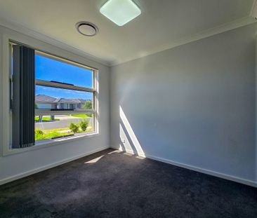 Modern, Low-Maintenance Living. Solar Family Home - Photo 4