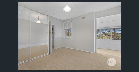 Tranquil 1-Bedroom Flat with Water Views - Photo 5