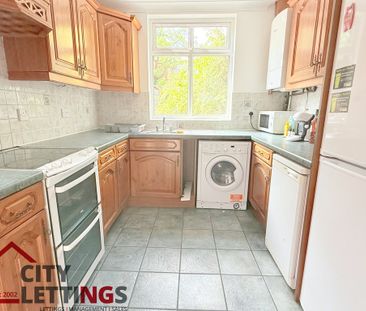 5 Bedroom Semi-Detached House - Photo 6