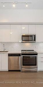 Parklawn/Lakeshore Gorgeous 1Bdrm Modern Great Location Open Concept - Photo 3