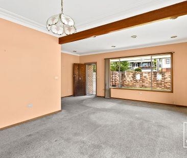 Light Filled Three-bedroom Home With Utilities Included - Photo 1