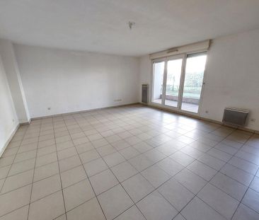 location Appartement T3 DE 75.41m² À ST PRIEST - Photo 3