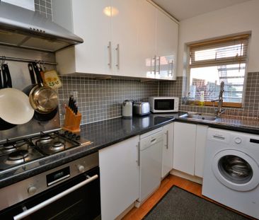 Kimble Road, Colliers Wood, London, SW19 - Photo 4