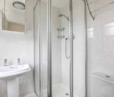 Shrubbery Close, High Wycombe - Photo 6