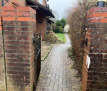 3 bedroom semi-detached house to rent - Photo 3