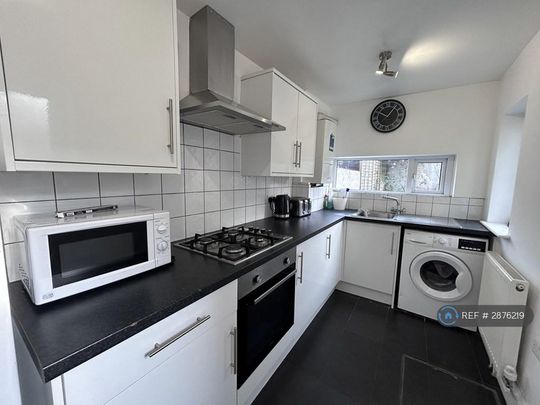 3 bedroom terraced house to rent - Photo 1