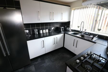 Lowland Close, Off Astral Way, Sutton - Photo 2