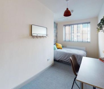 4 bedroom flat to rent - Photo 5