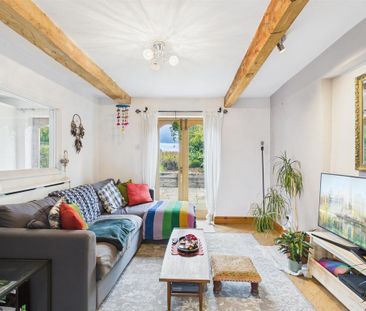 2 bedroom barn conversion to rent - Photo 2