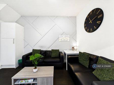 1 bedroom in a house share to rent - Photo 2