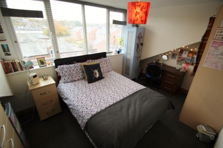 4 bedroom terraced house to rent - Photo 2
