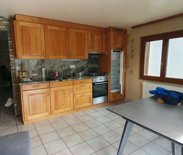 4.5 pièces rénové avec balcon, place de parc et vue sur la vallée - Photo 5