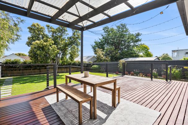 Meticulous and Spacious Family Home - Garden Maintenance Included - Photo 1