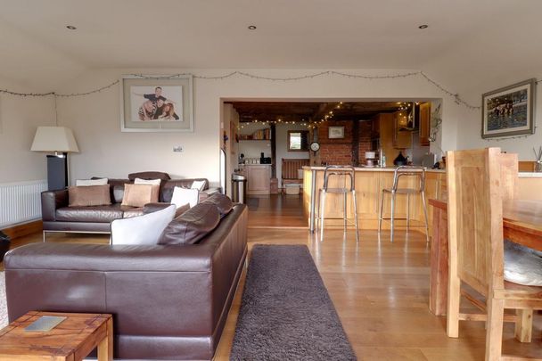 4 bedroom detached house to rent - Photo 1