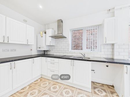 4 bedroom detached house to rent - Photo 4