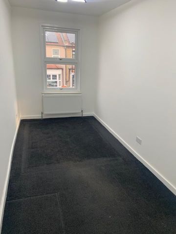 3 Bed Terraced House, Neville Road, E7 - Photo 3