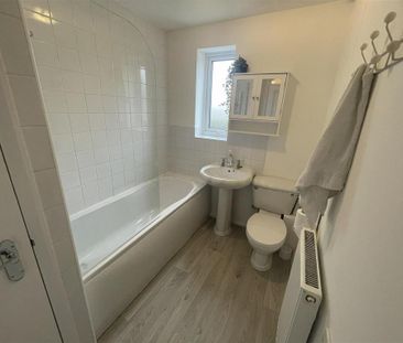 2 bedroom end of terrace house to rent - Photo 2