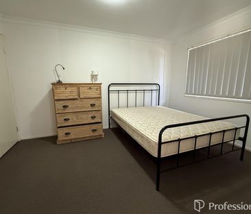 Neat 1 Bedroom Semi Furnished Unit Walk to Mary Street - Photo 2
