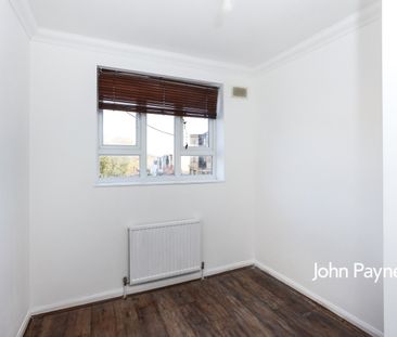 Maisonette to rent - Charlton Road, London, SE7 - Photo 3