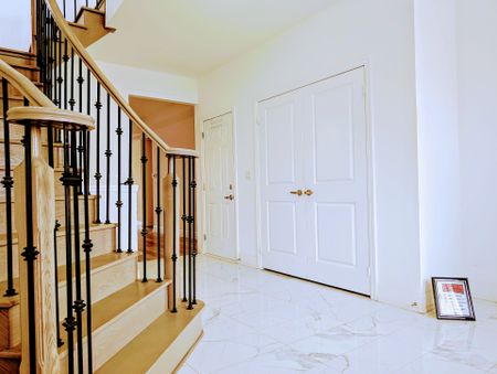 For Lease - 159 Frank Kelly Drive, East Gwillimbury, Ontario - Photo 3