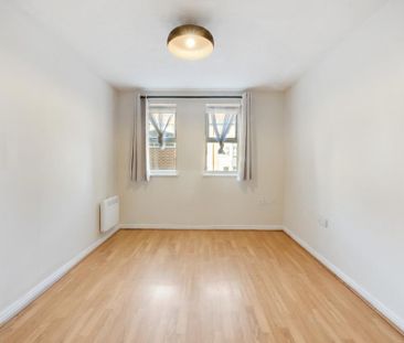 2 bedroom ground floor flat to rent - Photo 3