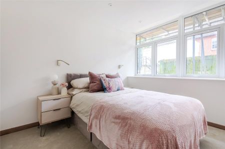 Phoenix House, West Byfleet, Surrey, KT14 - Photo 3