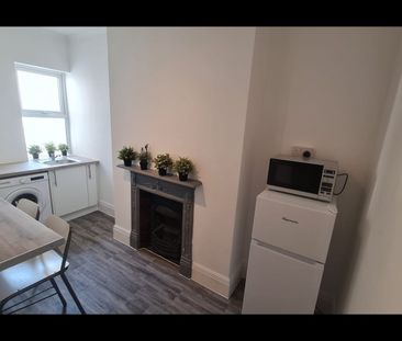 1 Bed Flat, Melfort Road, CR7 - Photo 6
