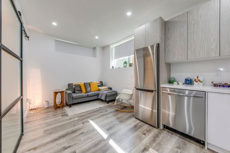 For Lease - 19 Hatfield (Lower #3) Crescent, Toronto, Ontario - Photo 4