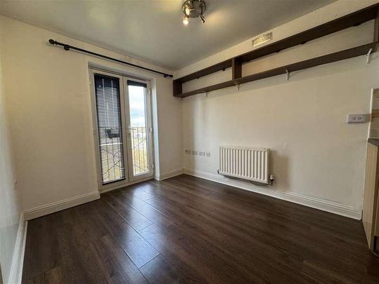 Franklin House. Twickenham Close, Swindon, SN3 - Photo 1