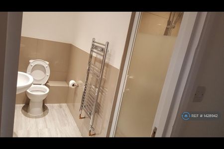 1 bedroom in a house share to rent - Photo 5