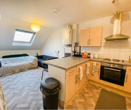 3 Bedroom Apartment - Photo 5