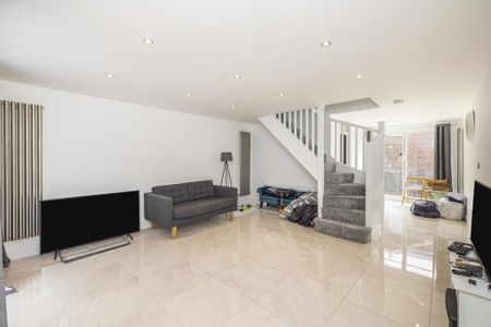 3 bedroom terraced house to rent - Photo 3