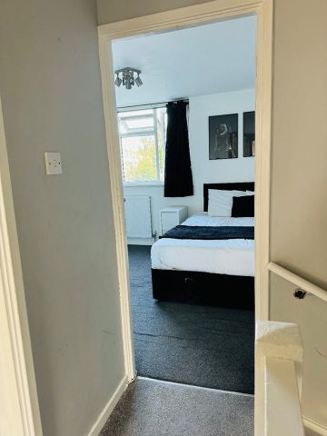 2 Bed Maisonette, Longheath Gardens, CR0 - Photo 5