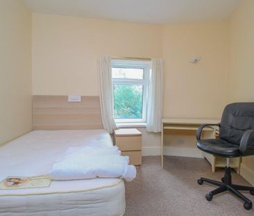 1 bedroom in a house share to rent - Photo 2